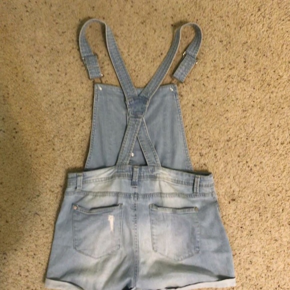👖FRANCESCA'S Denim Short Overalls!! - Picture 2 of 3
